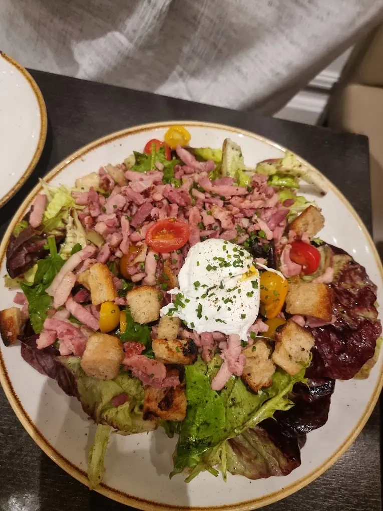 Façade accueillante de Giovany's Ristorante dans le Vieux Lyon Façade accueillante de Giovany's Ristorante dans le Vieux Lyon