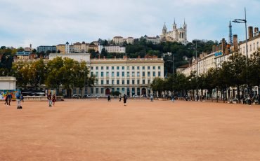 Deux places de Lyon élues parmi les plus belles places de France !